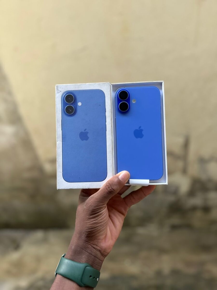 iPhone 16 simple
