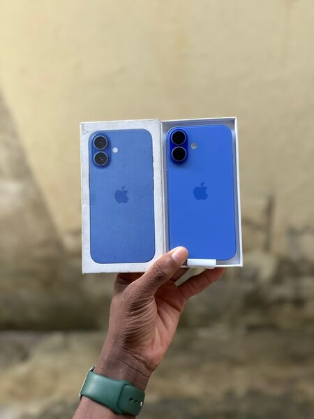 iPhone 16 simple