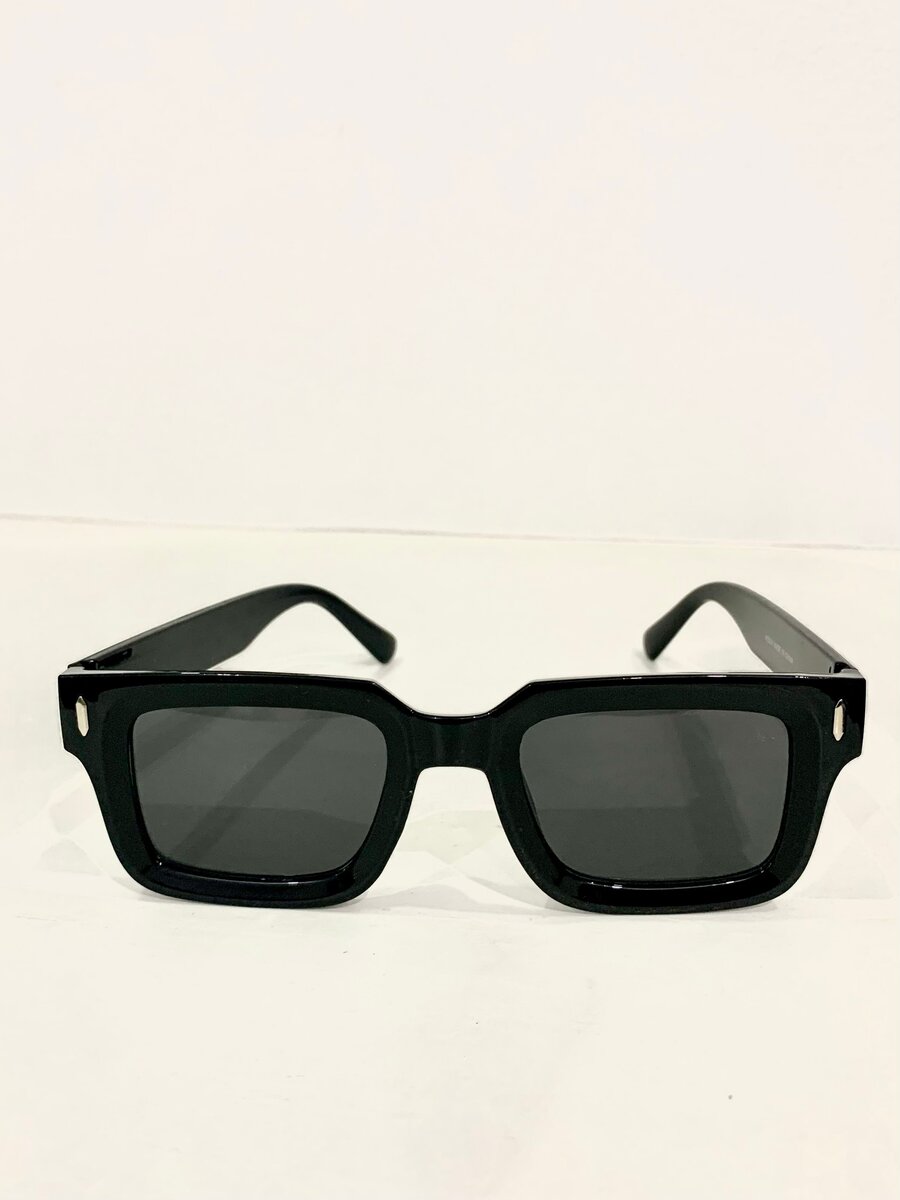 Lunettes de soleil carré noir CR7