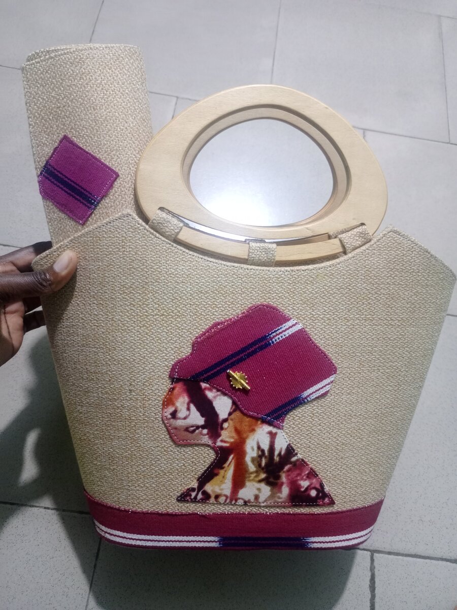 Sac à main en toile avec anse en bois