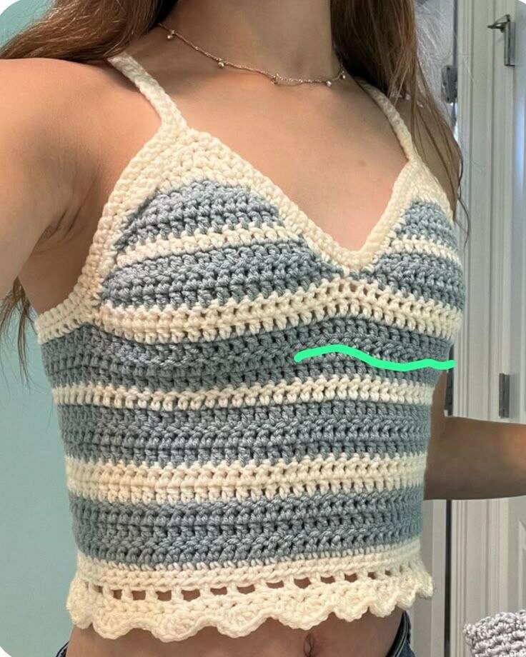 Top en crochet rayé chic