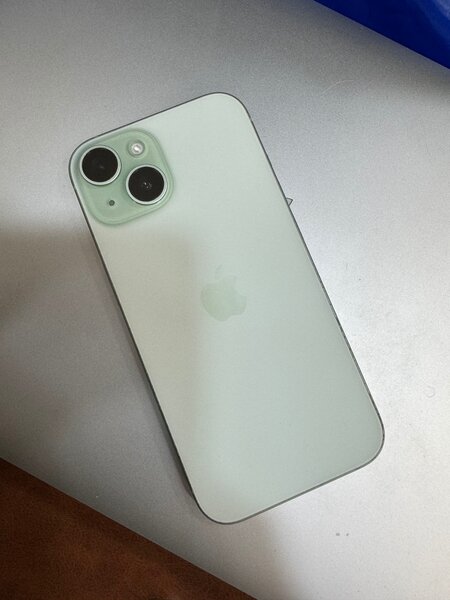 iPhone 15 simple 
