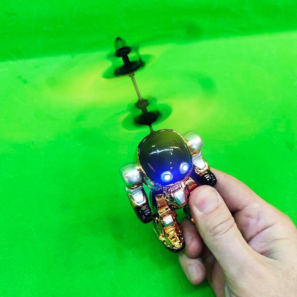 Робот летающая игрушка