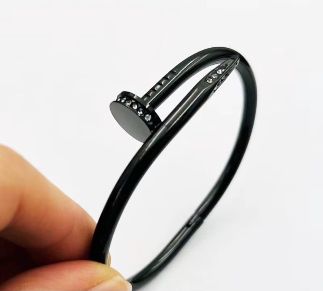Unisex black nail bracelet