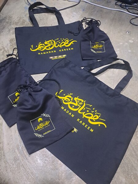 Ensemble de 3 Pochons et tote bag personnalisé.