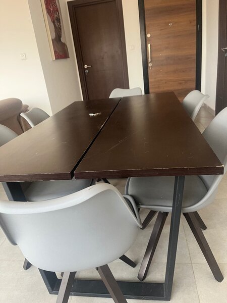 Table de salle à manger en bois