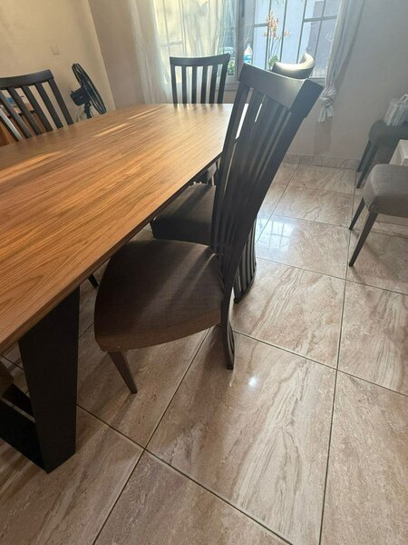 Table à manger en bois avec 8