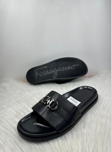 Mules en cuir noir Ferragamo