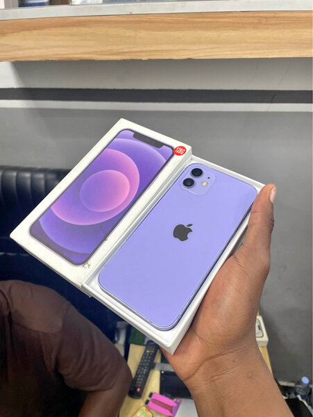 IPhone 12 simple violet