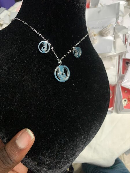 Ensemble de bijoux religieux