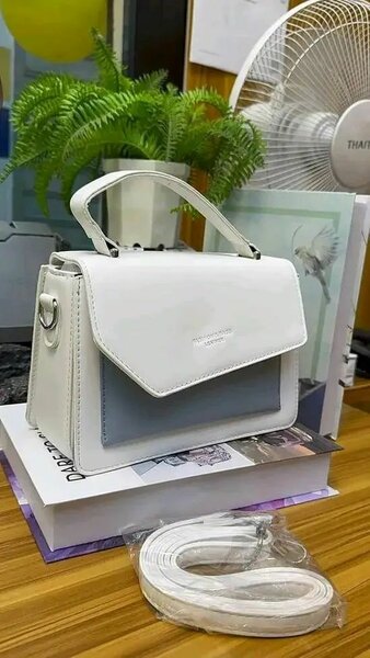 Sac à main blanc élégant