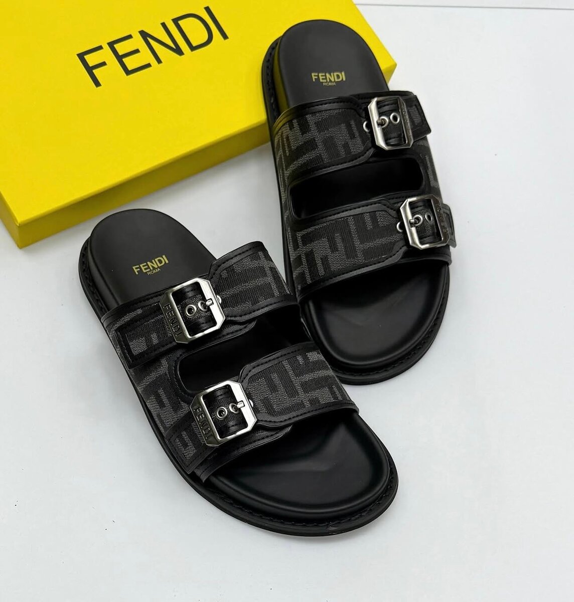 Sandales tendance à boucles pour hommes