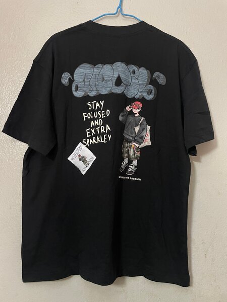 T-shirt noir imprimé unisexe