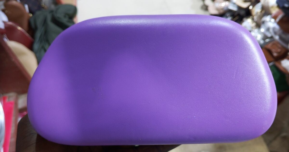 Boîte en silicone violet