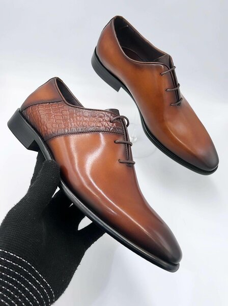 Solid executive shoes