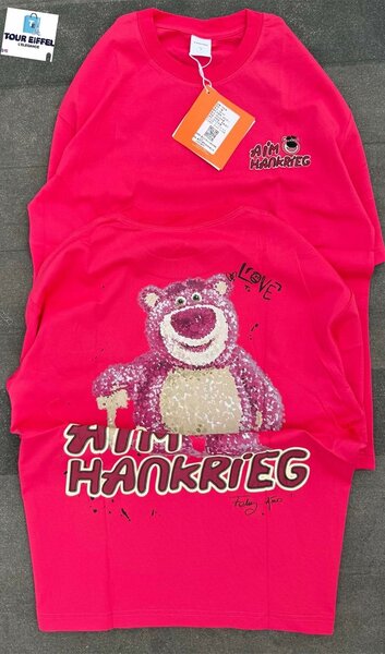T-shirt rouge avec ours en peluche