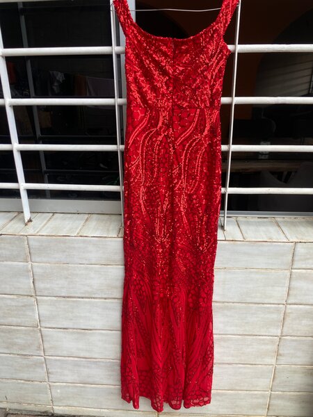 Robe longue rouge élégante
