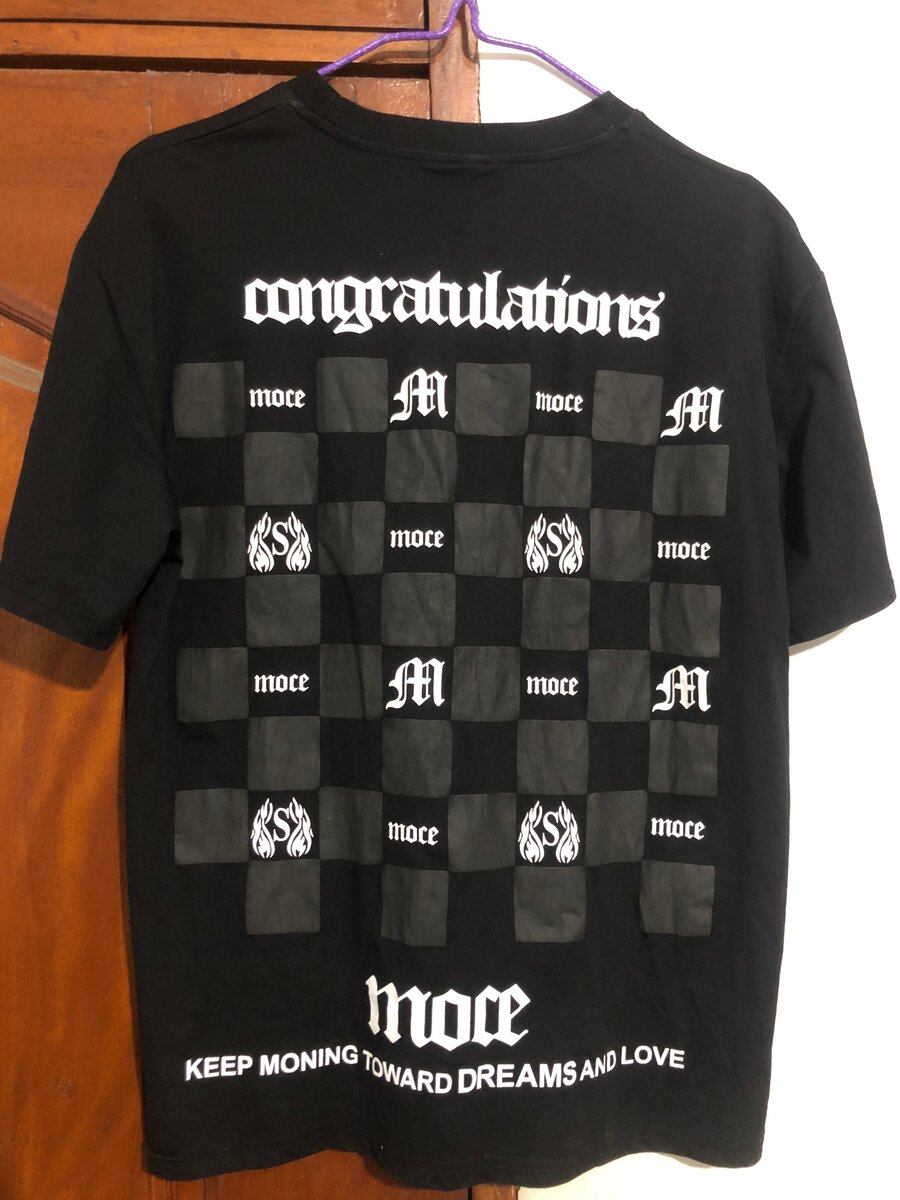 T-shirt noir graphique
