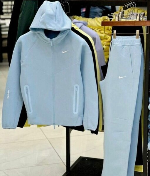 Ensemble survêtement Nike bleu ciel