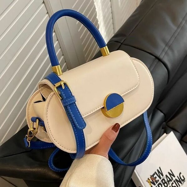 Sac à main blanc et bleu