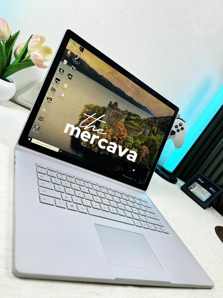 Laptop élégant et puissant