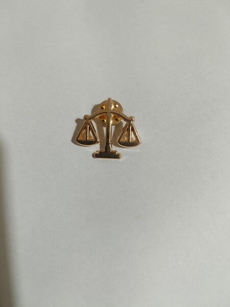 Broche Balance Dorée