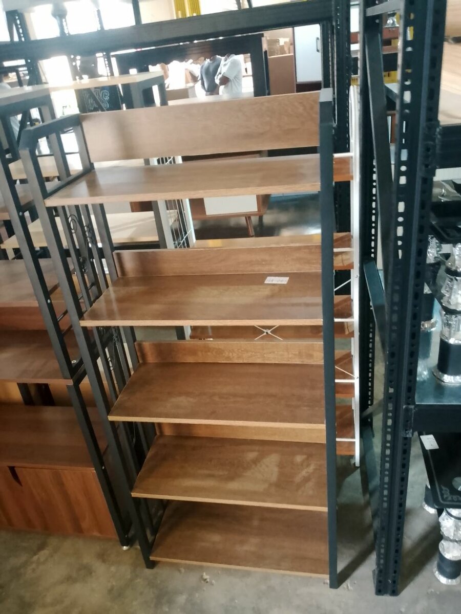 Étagère en bois moderne