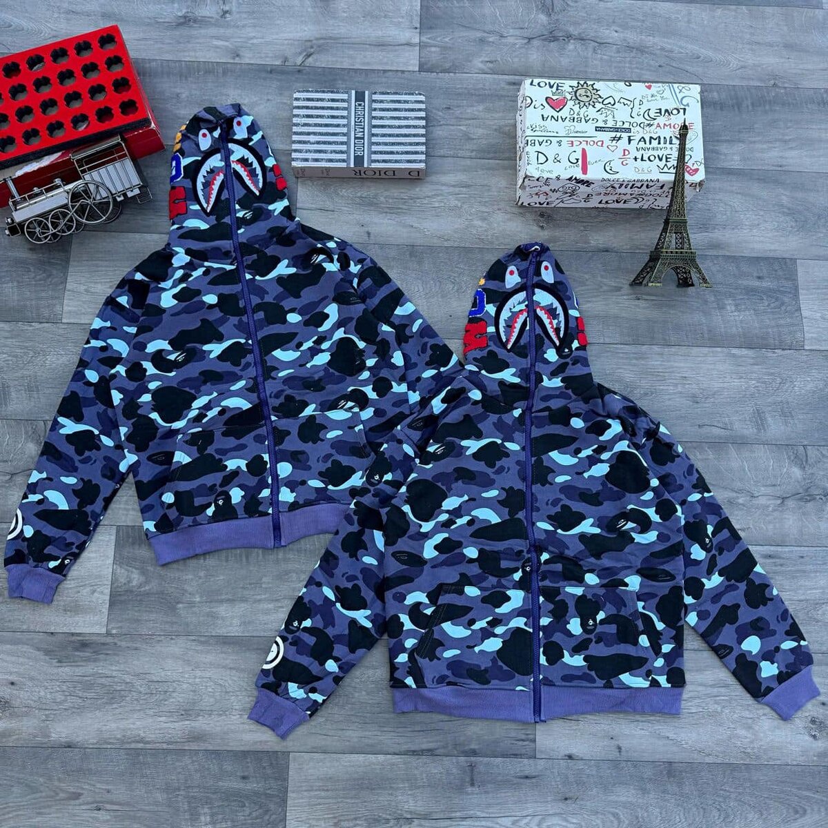 blue hoodie with camouflage print, shark-style hood and zipper, Unisex