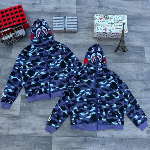 blue hoodie with camouflage print, shark-style hood and zipper, Unisex