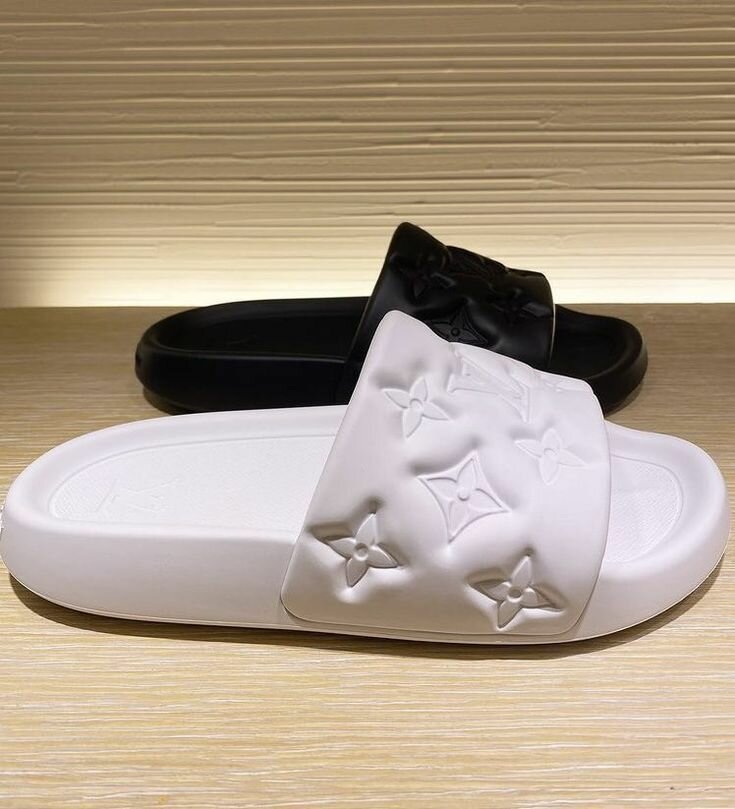 Branded fashion slippers