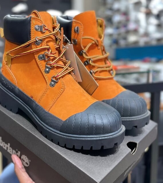 Boots Timberland’s orange
