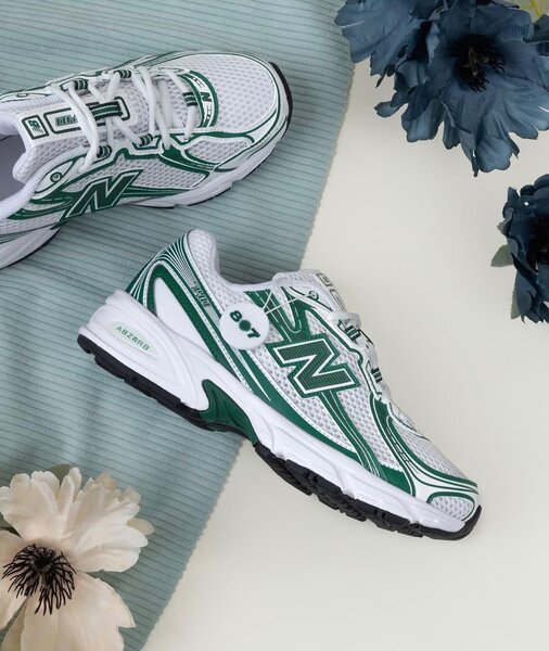Baskets sport style vert et blanc