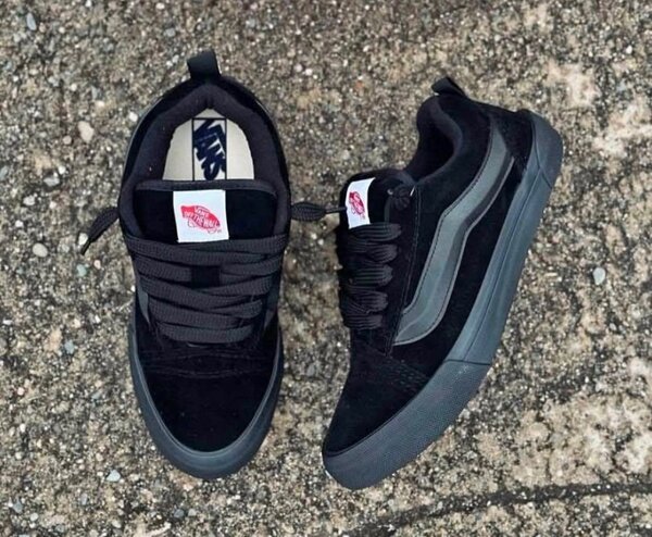 Chaussures noires en toile