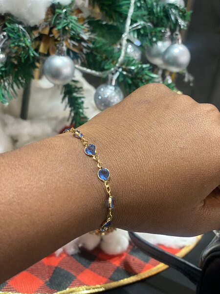 Bracelet en or avec pierres bleues