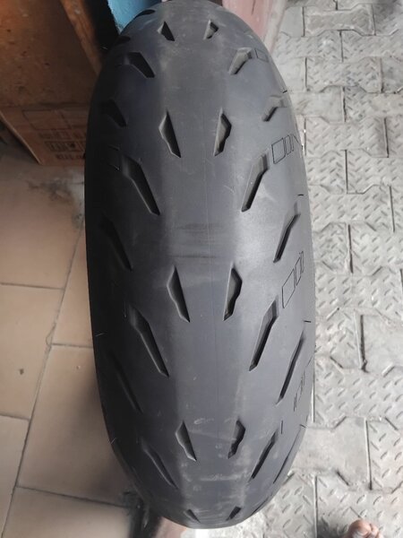 Pneu moto haute performance