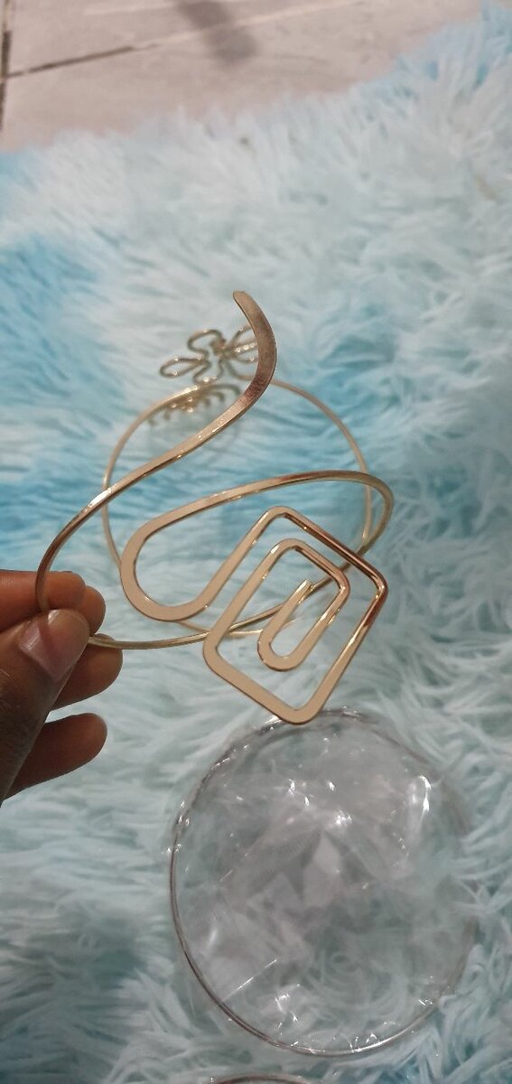 Bracelet dorés décoratifs