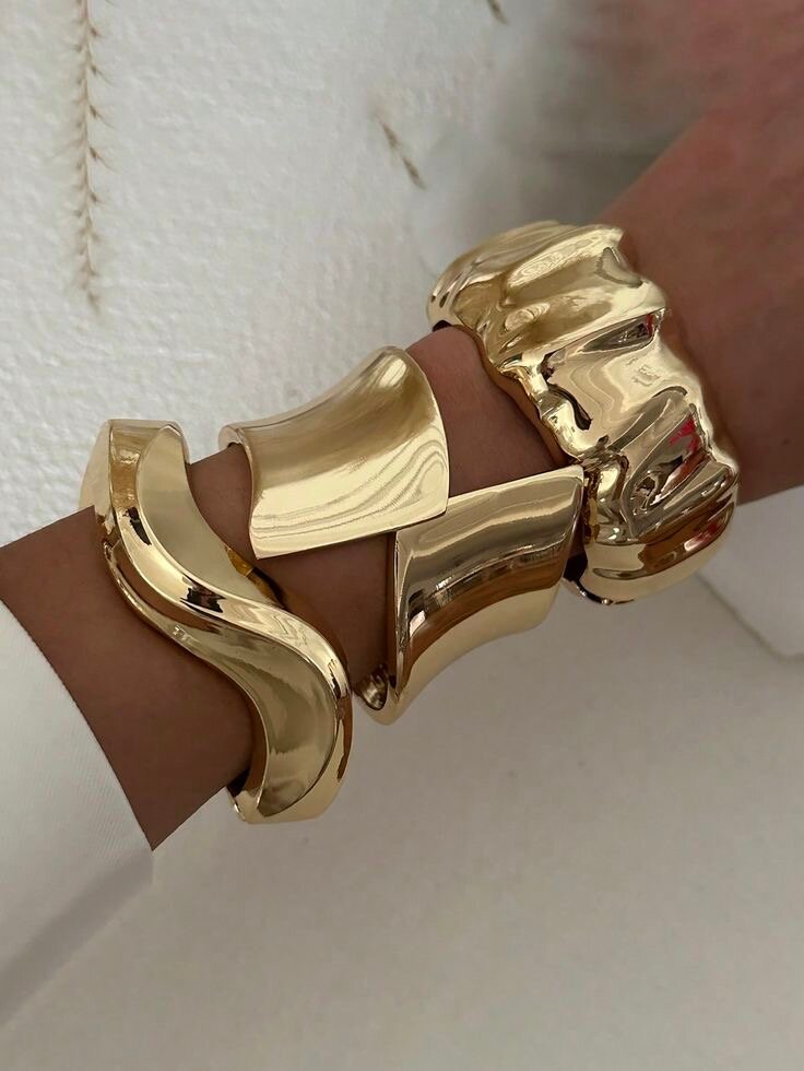 Bracelets dorés larges modernes