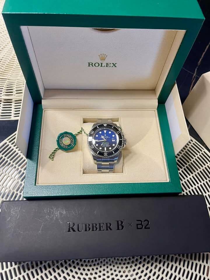 Montre de luxe en acier inoxydable