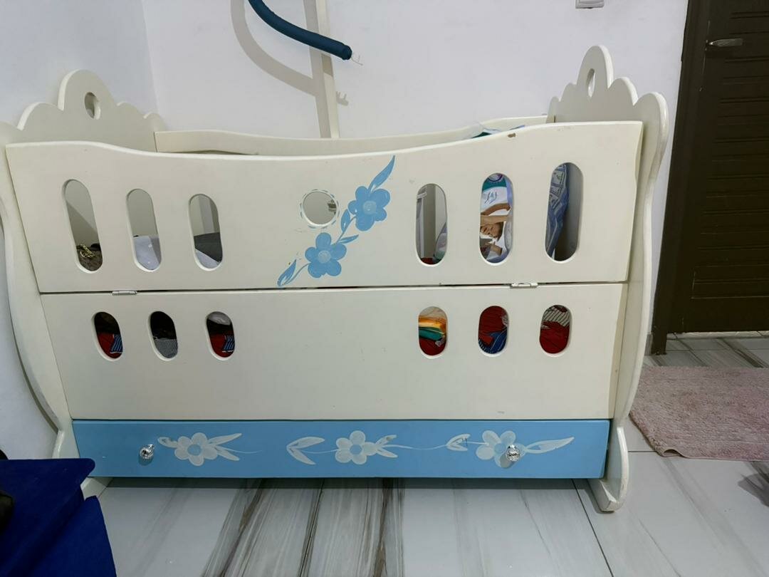 Lit bébé évolutif en bois