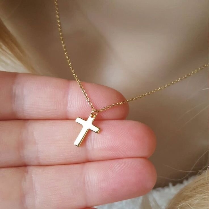 Collier fin avec pendentif croix