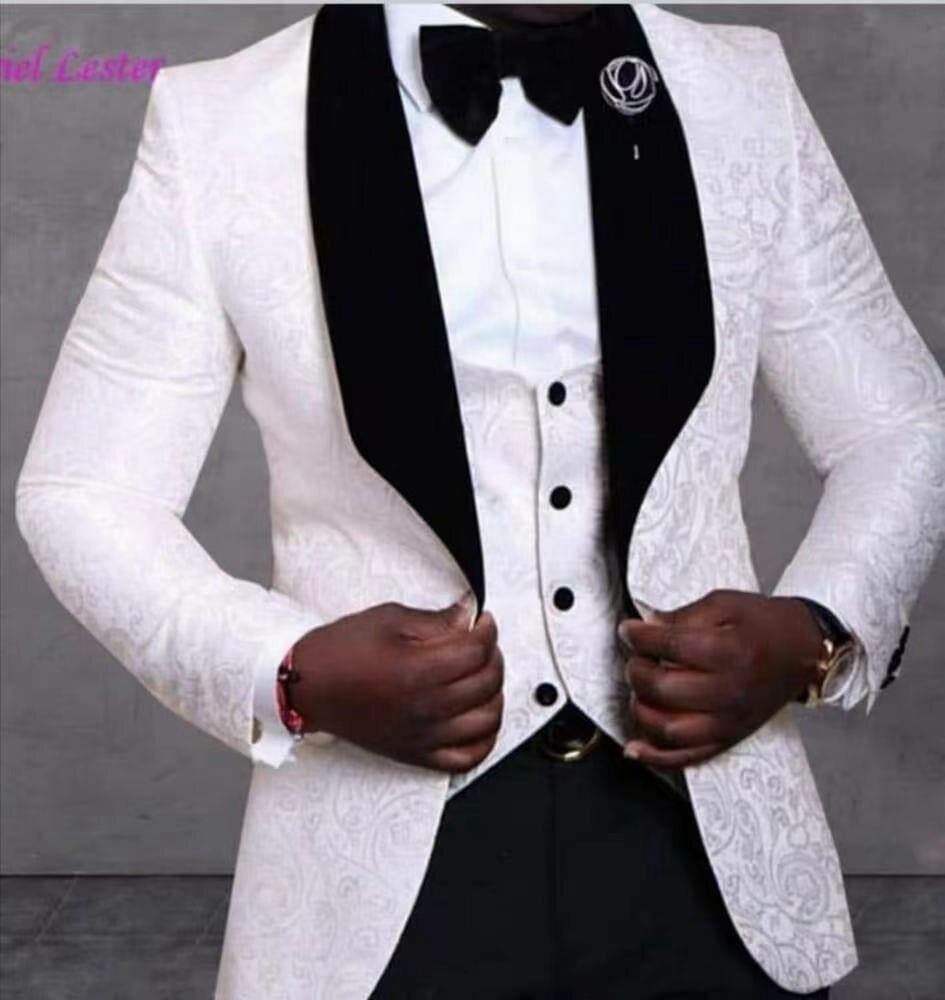 Costume de mariage élégant