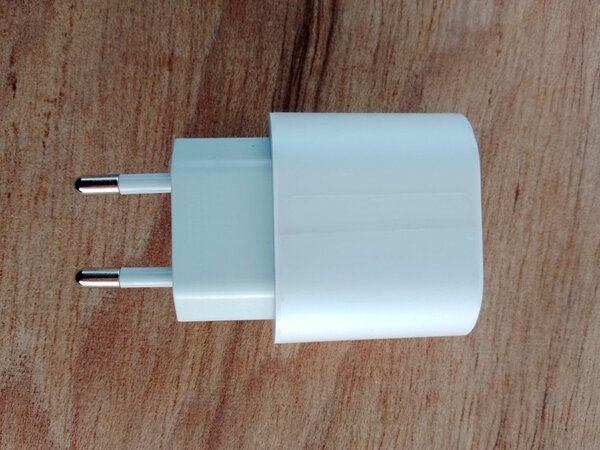 Boitier original iPhone 15 65w