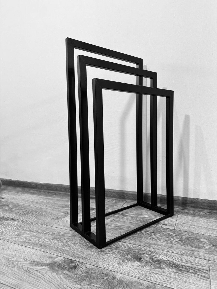 Металлическая вешалка