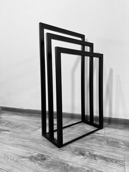 Металлическая вешалка