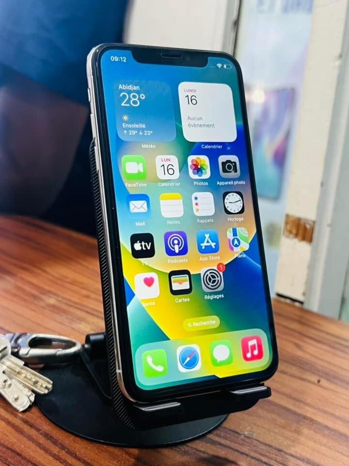 iPhone X 64gb ( vendu avec reçu )