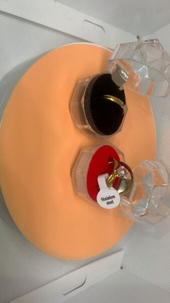 Bague en acier inoxydable élégante