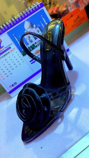 Sandales compensées en satin