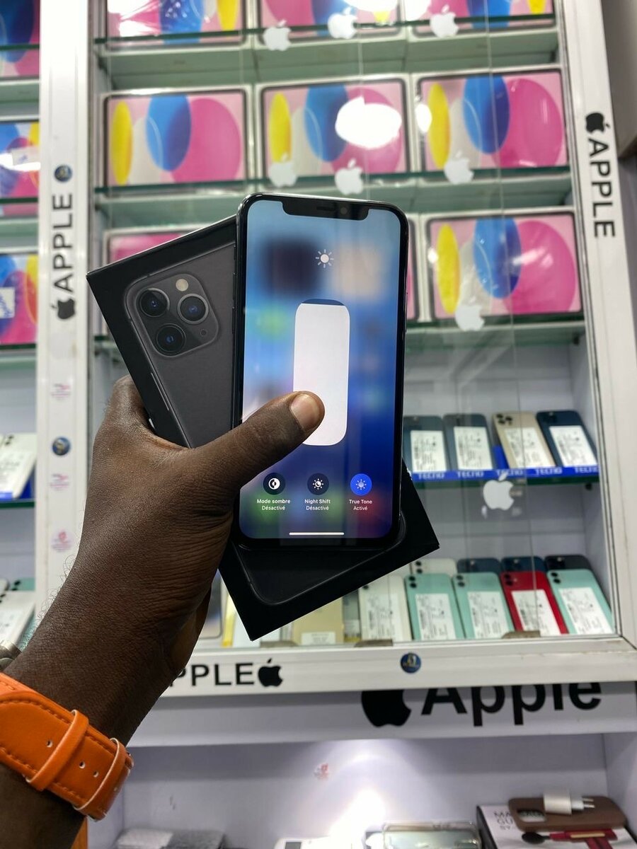 iPhone 11 Pro 64G quasi neuf avec son carton