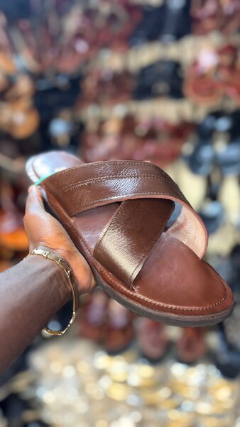 Sandales en cuir marron élégantes