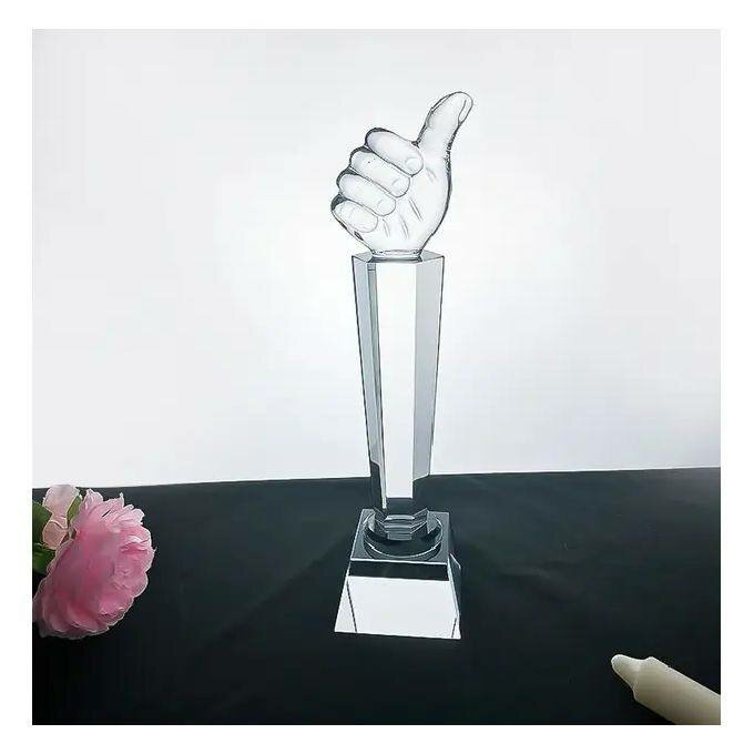 TROPHÉE EN POUCE  CRISTAL TRANSPARENT